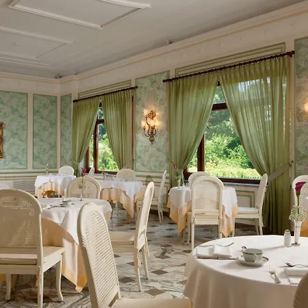 Отель Grand De La 4*