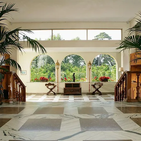 Hotel Grand De La Sorrento