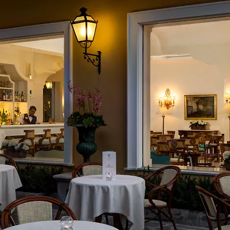 Hotel Grand De La Sorrento