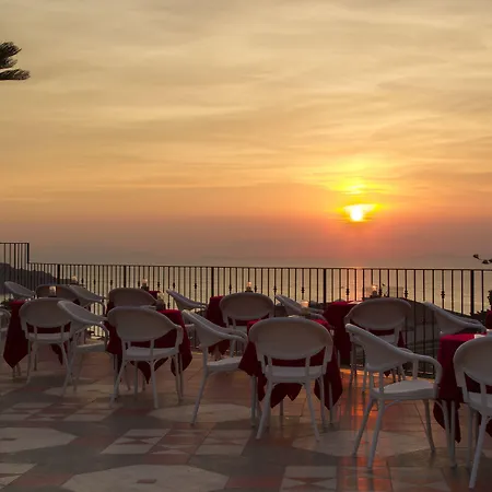 グランド ホテルデ ラ ヴィル 4*