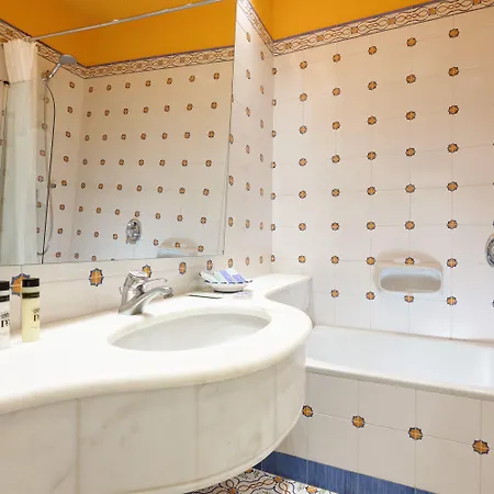 Ξενοδοχείο Grand De La 4*
