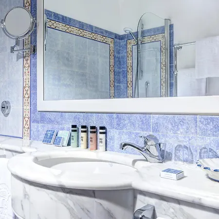 Grand De La Hotel 4*