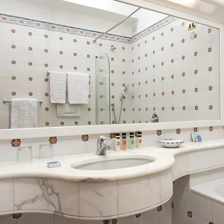 Hotel Grand De La 4*