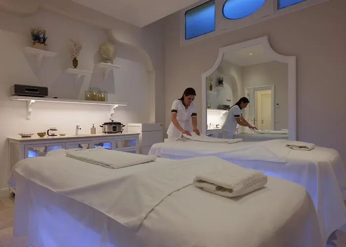 Hotell Grand De La 4*